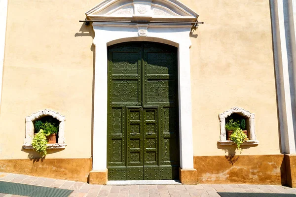 Európa építészeti fali ajtó Olaszország szárazföldi — Stock Fotó