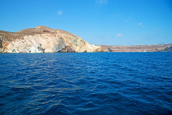 Tekne deniz ve gökyüzü Akdeniz santorini Yunanistan — Stok fotoğraf