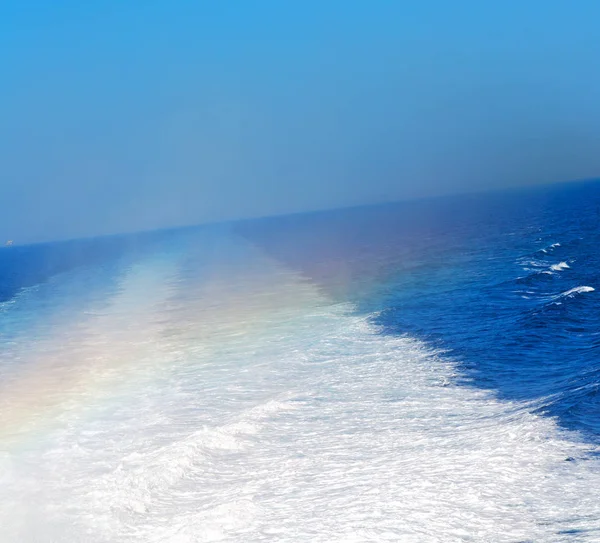 Verkeer abstracte tij schuim en schuim in de zee van mediterrane — Stockfoto
