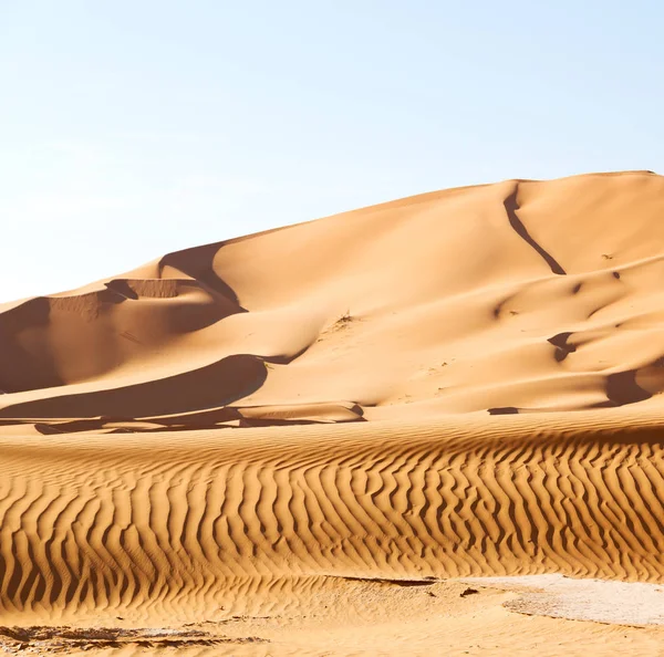 Em oman velho deserto esfregar al khali o quarto vazio e ao ar livre — Fotografia de Stock