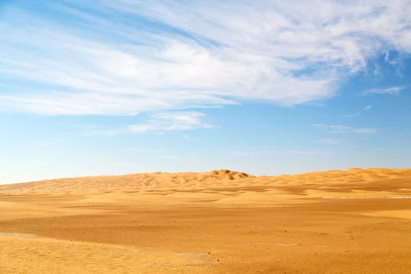 Em oman velho deserto esfregar al khali o quarto vazio e ao ar livre — Fotografia de Stock