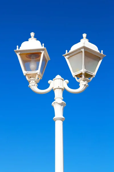 I oman gamla streetlamp i klartext — Stockfoto