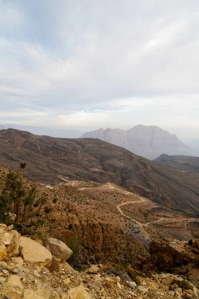 In oman  the old mountain gorge and canyon the deep cloudy  sky — Stock Photo, Image