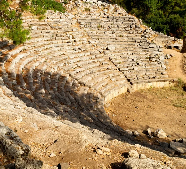 Gamla förstört kolumn och förstörde sten i phaselis templet Turkiet — Stockfoto