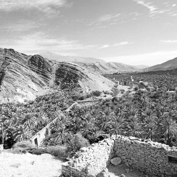 In oman the old abandoned village arch    house and  cloudy sky — Stock Photo, Image