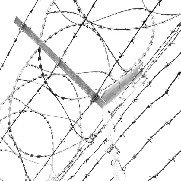 오만 barbwire 배경 및 흐린 하늘에서 — 스톡 사진