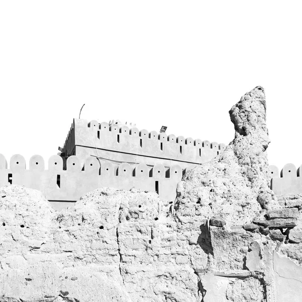 Oman la vieille maison abandonnée d'arc de village et ciel nuageux — Photo