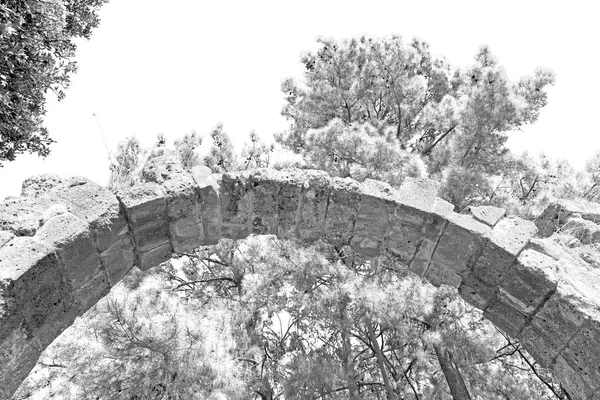 Phaselis mar arbusto portão em myra a antiga coluna de pedra c — Fotografia de Stock