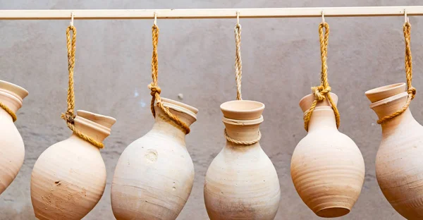 W oman, muscat starej ceramiki rynku sprzedaży produkcji — Zdjęcie stockowe
