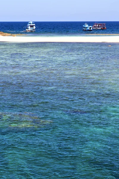 Barca laguna blu di un mare di porcellana del sud dell'acqua — Foto Stock