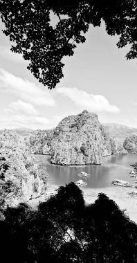 güzel cennet Körfezi ve tropikal bir uçurumun üzerinden Filipinler görünümünde lagoon