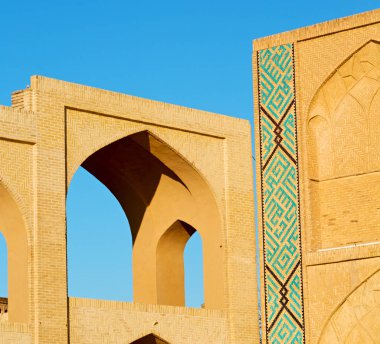 İran'da Kesik Minare yakınındaki eski cami ve geleneksel duvar karosu