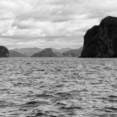  Tekne ve Pasifik Okyanusu görünümünden