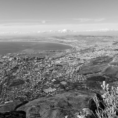 Güney Afrika cape town şehir manzarası tablo dağ gökyüzü okyanus ve evden bulanıklık