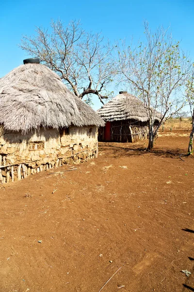 In lesotho straat dorp in de buurt van binnenplaats — Stockfoto