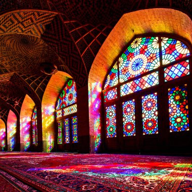 İran renklerde--dan pencere eşiği