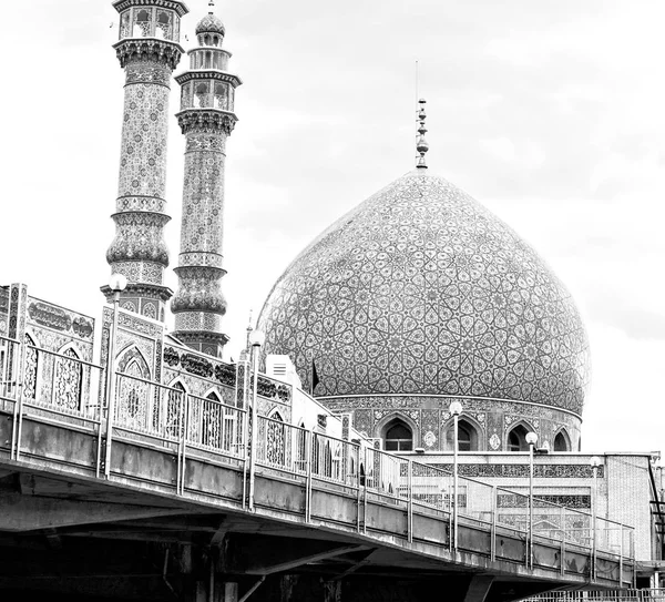 İran ve eski antika Camii minaresi — Stok fotoğraf