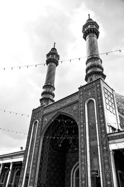 Irán és a régi antik mecset minaret — Stock Fotó