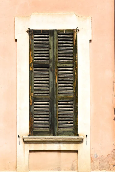 Obturador Europe Italia Lombardía Milano Vieja Ventana Cerrada Ladrillo Rejilla — Foto de Stock