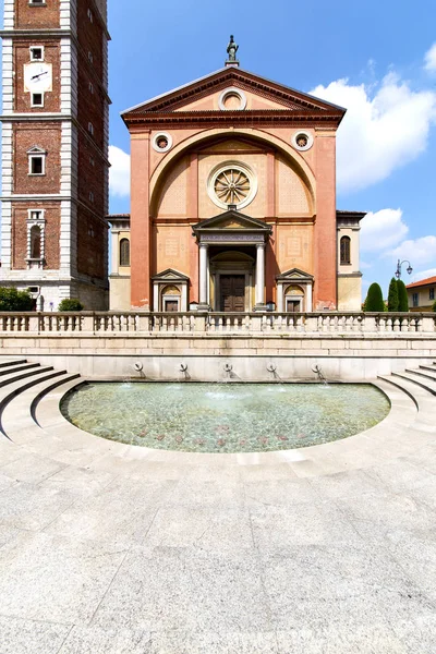 Antigua Iglesia Legnano Cerrada Torre Ladrillo Acera Italia Lombardía —  Fotos de Stock