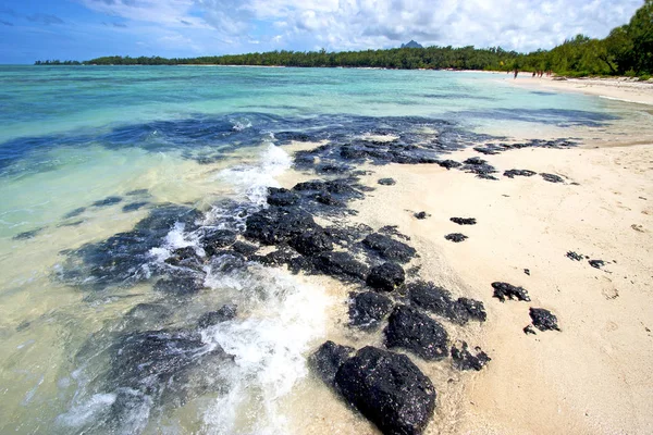 Stranden ile du cerfs tång i Indiska oceanen människor — Stockfoto