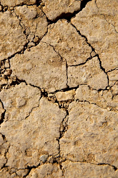 Sable brun sec dans le désert du Sahara marocain et abstrait — Photo