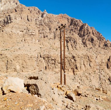 Umman eski dağ gorge ve kanyon derin bulutlu gökyüzü 