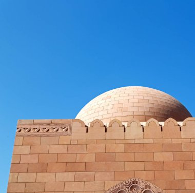  Minare ve din açık gökyüzünde Umman Muscat 'ta eski camide.