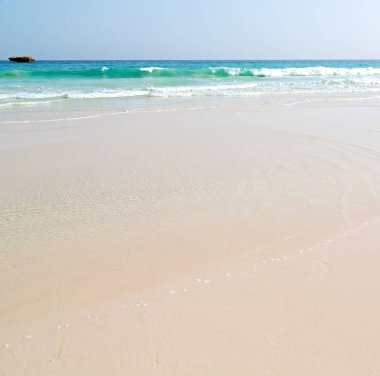 Umman sahil şeridi denizde okyanus Körfez rock ve plaj gökyüzü sakin ol