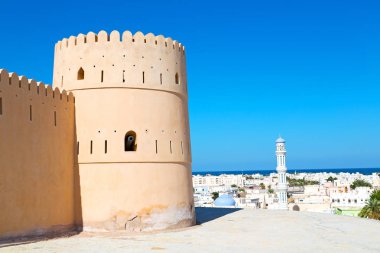 Umman Muscat eski savunma fort battlesment gökyüzü bir