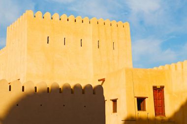 Umman Muscat eski savunma fort battlesment gökyüzü bir