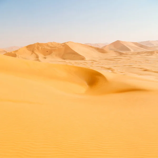 In oman vecchio deserto strofinare al khali il quartiere vuoto e all'aperto — Foto Stock