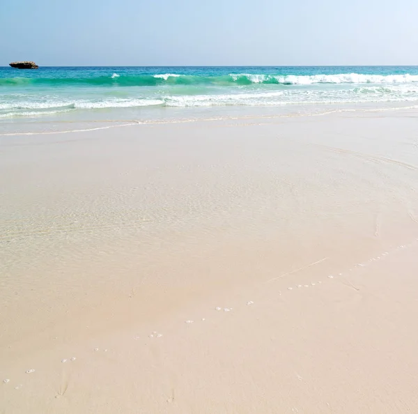 In oman coastline sea ocean   gulf rock and beach relax near sky — Stock Photo, Image