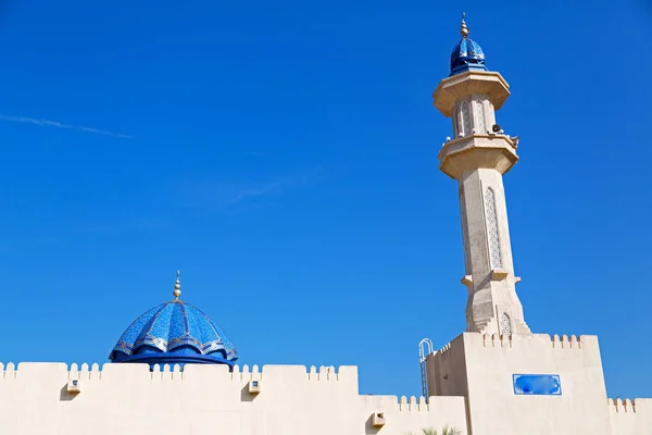 In oman muscat the old mosque minaret and religion in clear sky — Stock Photo, Image