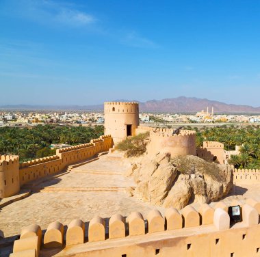 Umman Muscat eski savunma fort battlesment gökyüzü bir