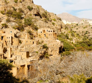 Umman dağda eski terk edilmiş köy evi ve cl kemer