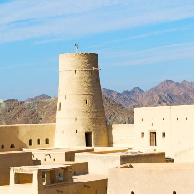 Umman Muscat eski savunma fort battlesment gökyüzü bir