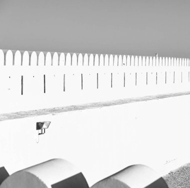 Kale savaşı gökyüzü ve Umman Muscat 'ın yıldız tuğlası eski savunma.  