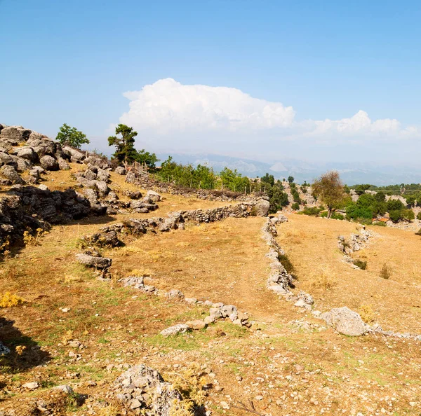 Dalla collina in Asia tacchino selge vecchie rovine architettoniche e na — Foto Stock