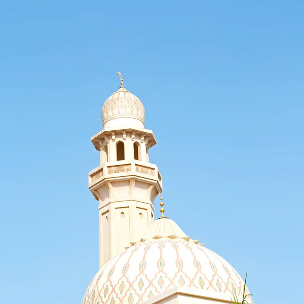 Minarete Religião Céu Claro Oman Muscat Antiga Mesquita — Fotografia de Stock