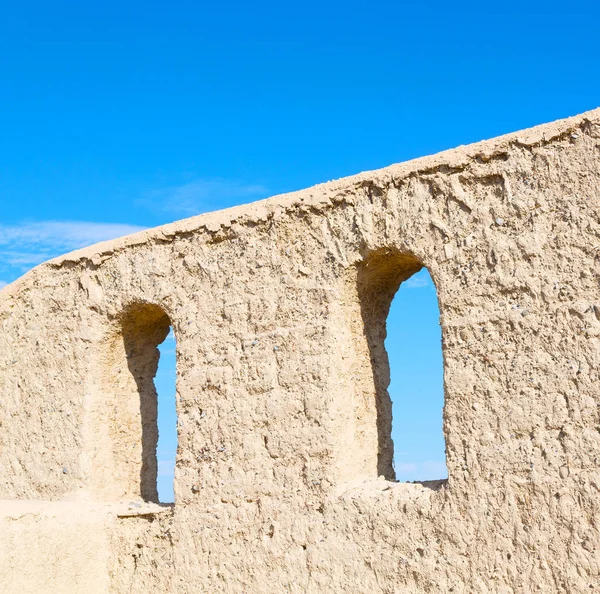 In oman    muscat    the   old defensive  fort battlesment sky a — Stock Photo, Image