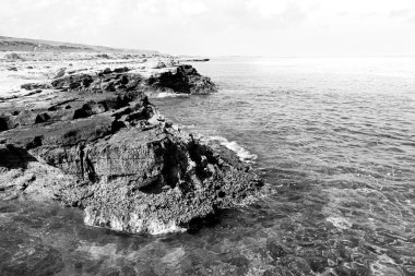 Umman sahil şeridi denizde okyanus Körfez rock ve plaj gökyüzü sakin ol