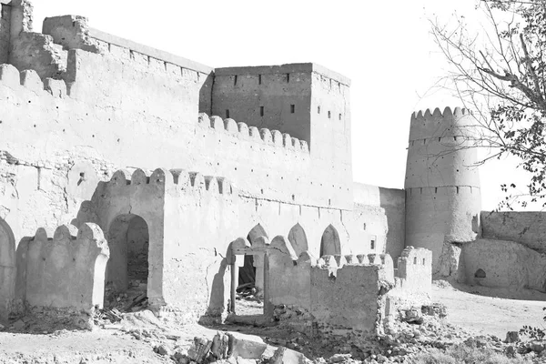 Dans oman muscat le vieux fort défensif battement ciel a — Photo