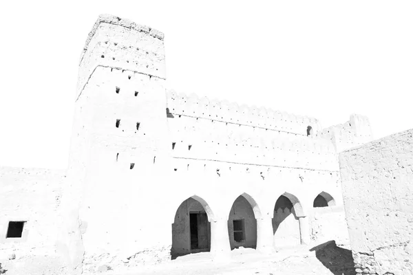 In oman muscat il vecchio forte difensivo battaglia cielo a — Foto Stock