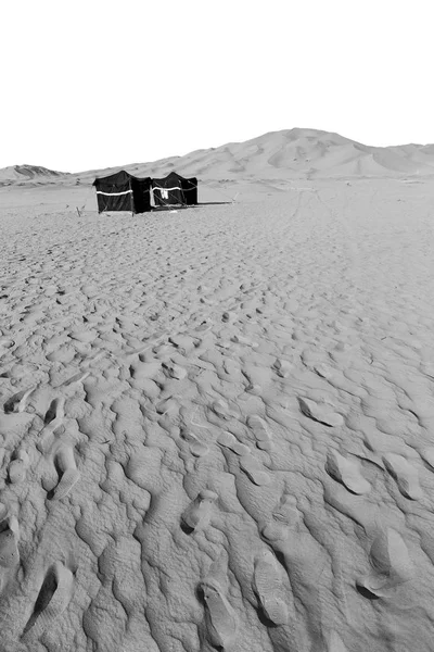 在阿曼旧沙漠空季和牧民帐篷的柏柏尔 pe — 图库照片