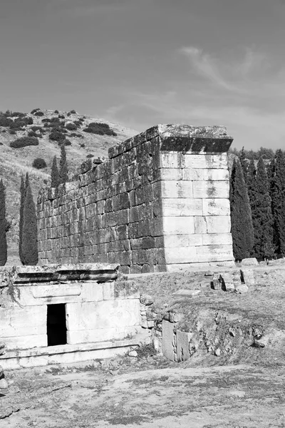 Und die römische Tempelgeschichte pamukkale alten Bau in als — Stockfoto