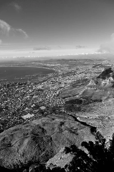 En Sudáfrica cabo ciudad horizonte de la montaña de la mesa — Foto de Stock
