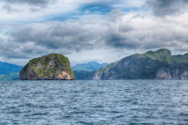  Tekne ve Pasifik Okyanusu görünümünden