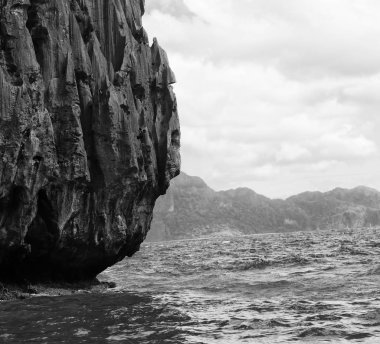  Tekne ve Pasifik Okyanusu görünümünden