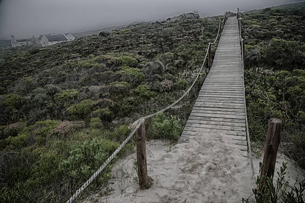 V Jižní Africe beach chodník v blízkosti Indického oceánu — Stock fotografie